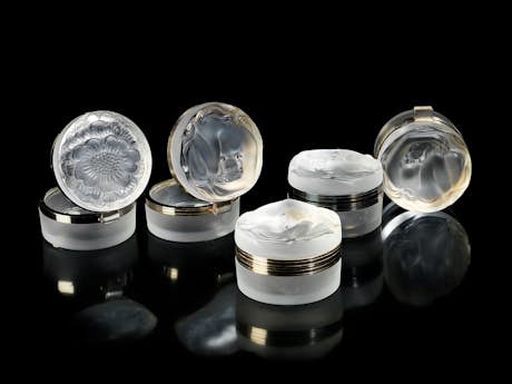 Konvolut von fünf Lalique-Glasdeckeldosen